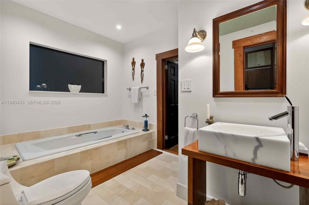 452 SW 21st Road, Miami, FL 33129 Photo