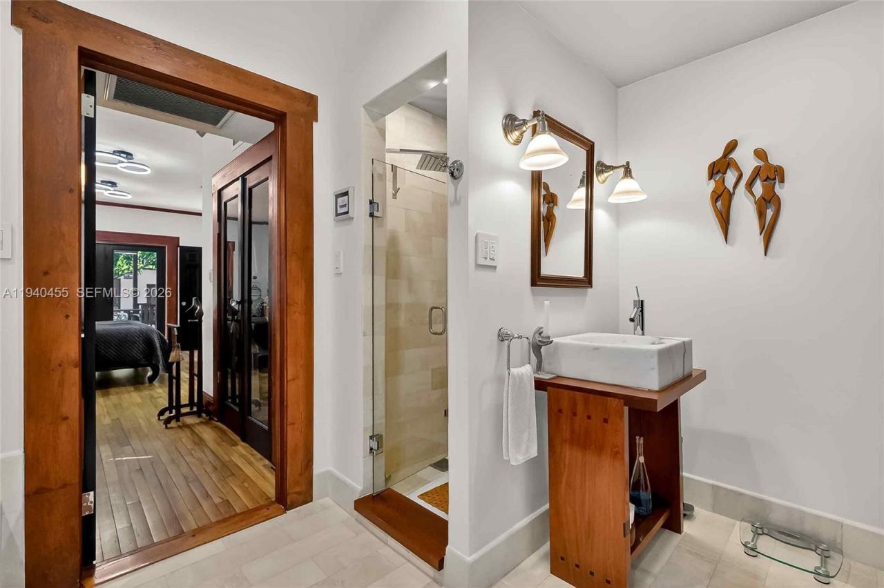 452 SW 21st Road, Miami, FL 33129 Photo