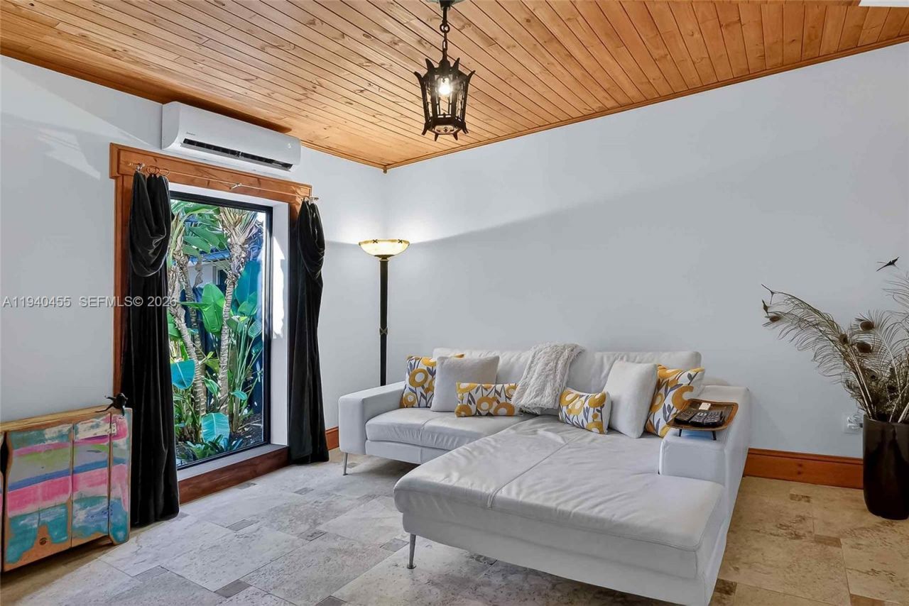 452 SW 21st Road, Miami, FL 33129 Photo