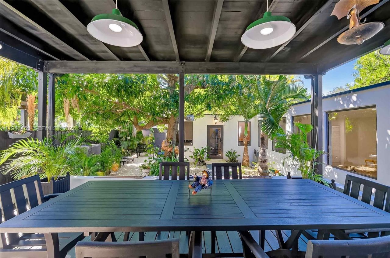 452 SW 21st Road, Miami, FL 33129 Photo