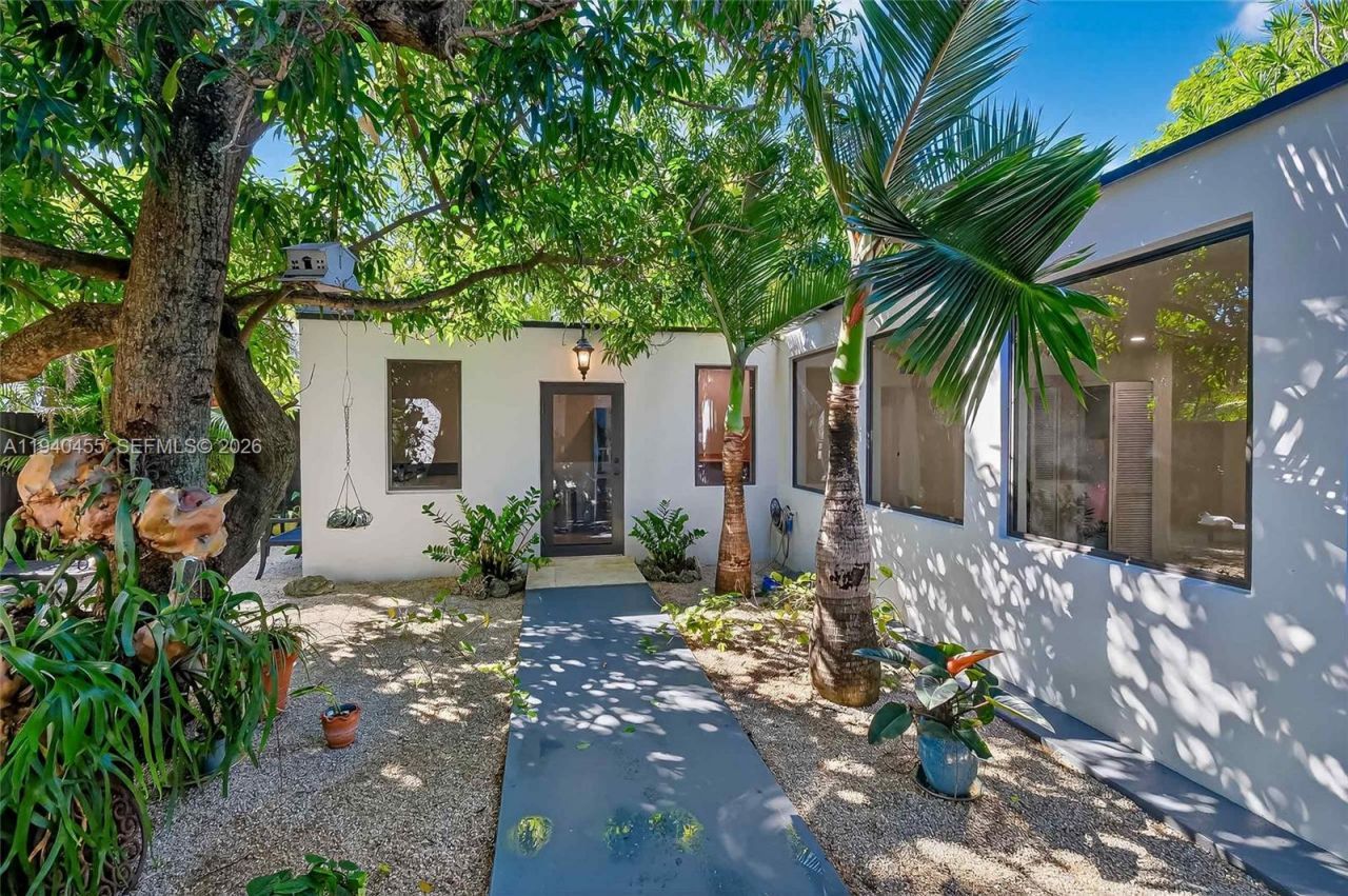 452 SW 21st Road, Miami, FL 33129 Photo