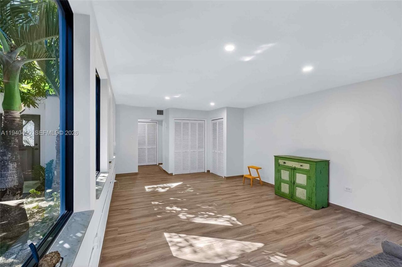 452 SW 21st Road, Miami, FL 33129 Photo