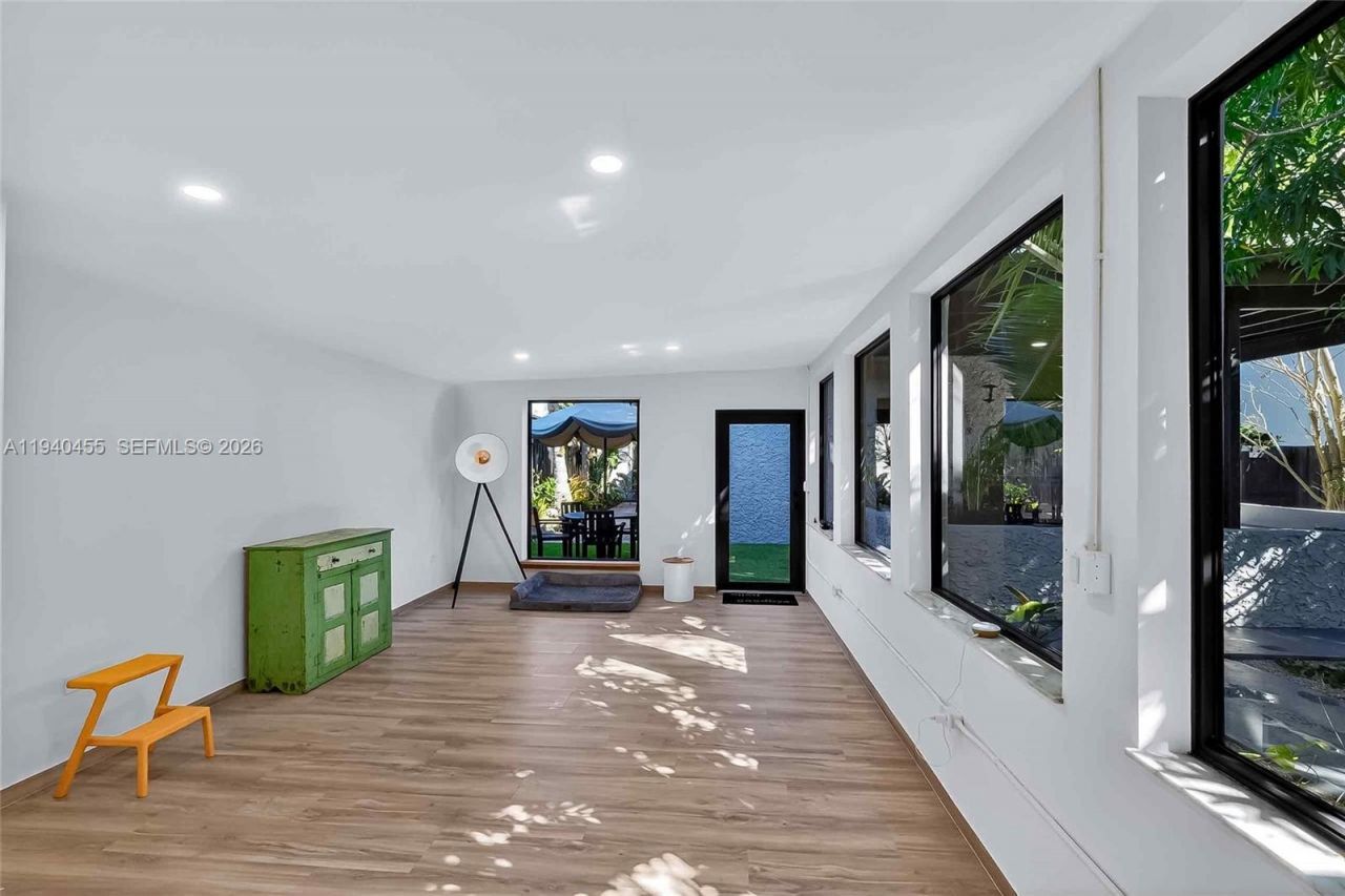 452 SW 21st Road, Miami, FL 33129 Photo