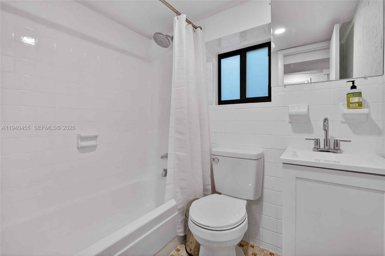 452 SW 21st Road, Miami, FL 33129 Photo