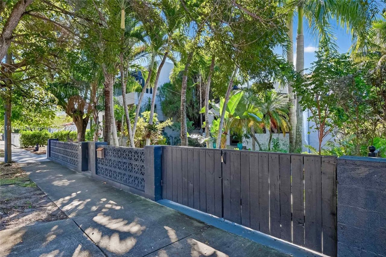 452 SW 21st Road, Miami, FL 33129 Photo