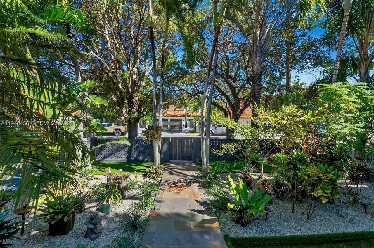 452 SW 21st Road, Miami, FL 33129 Photo