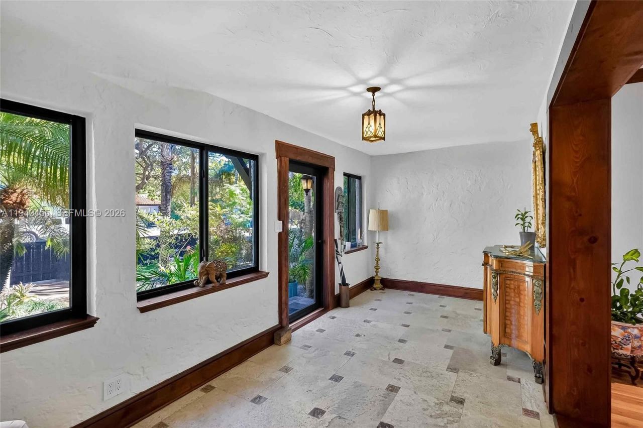 452 SW 21st Road, Miami, FL 33129 Photo