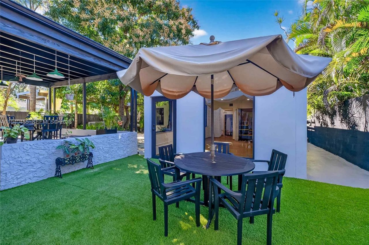 452 SW 21st Road, Miami, FL 33129 Photo