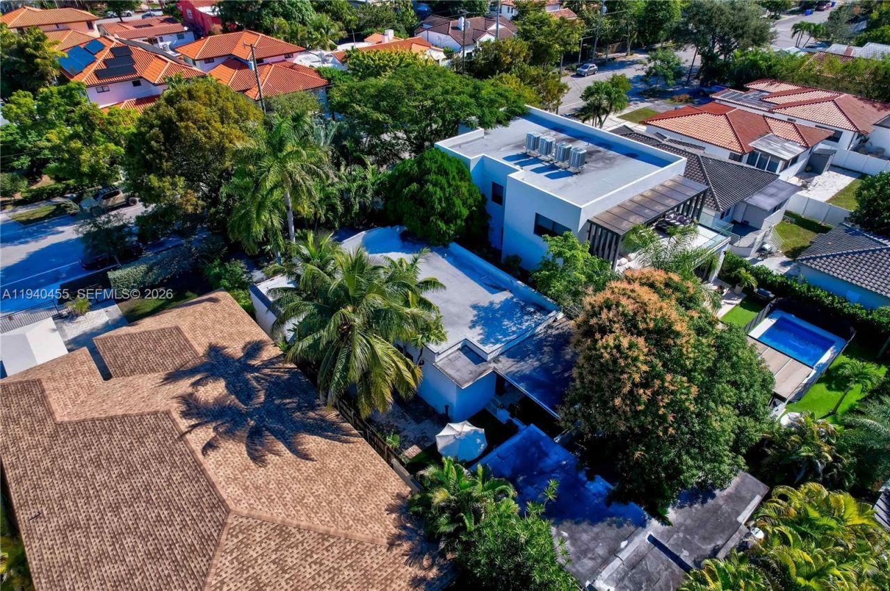 452 SW 21st Road, Miami, FL 33129 Photo