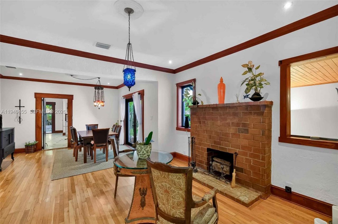 452 SW 21st Road, Miami, FL 33129 Photo