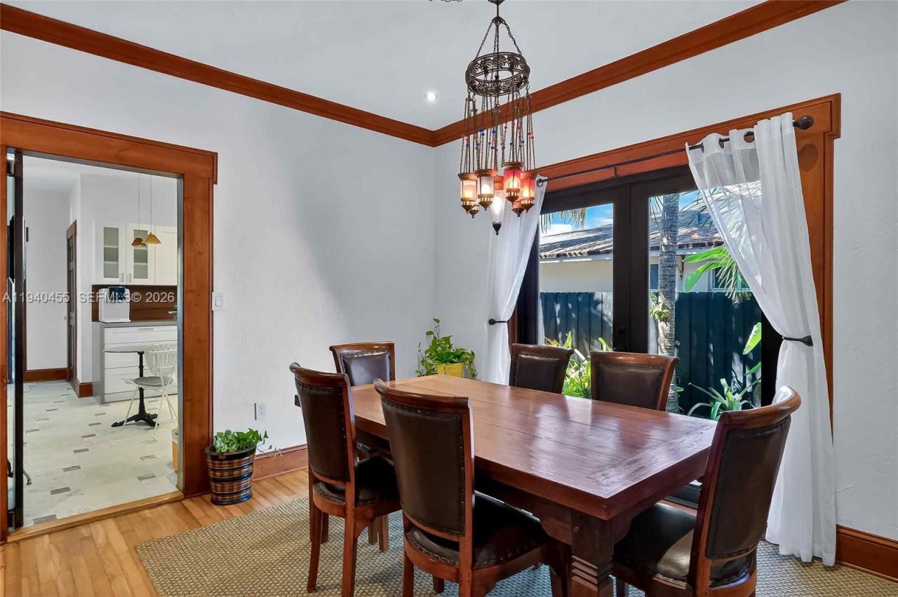 452 SW 21st Road, Miami, FL 33129 Photo