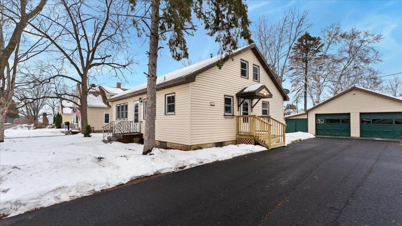 915 4th Avenue Sw, Pine City, MN 55063 Main Photo