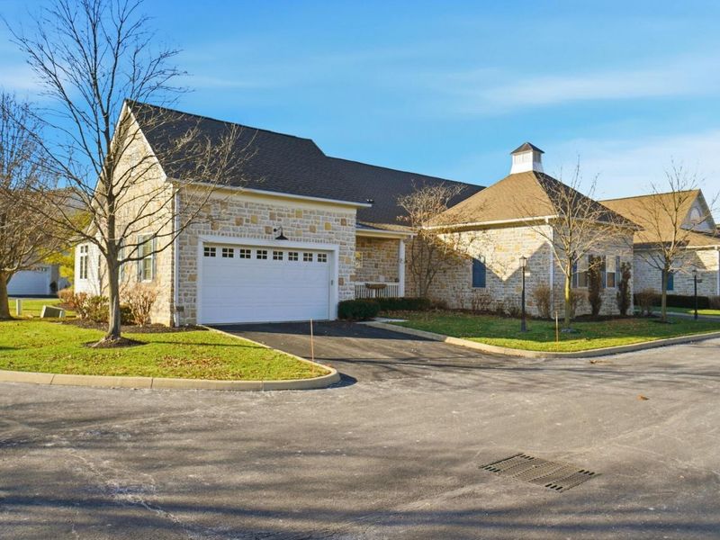 5565 Chelsea Park Drive, Dublin, OH 43016 Photo 2