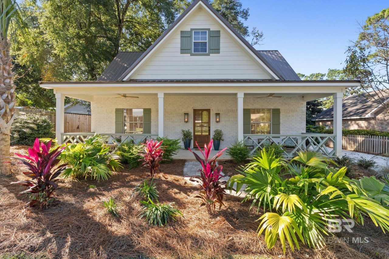 208 Pecan Avenue, Fairhope, AL 36532 Main Photo