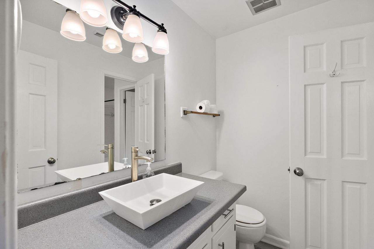 963 Cottingham Drive Photo 10