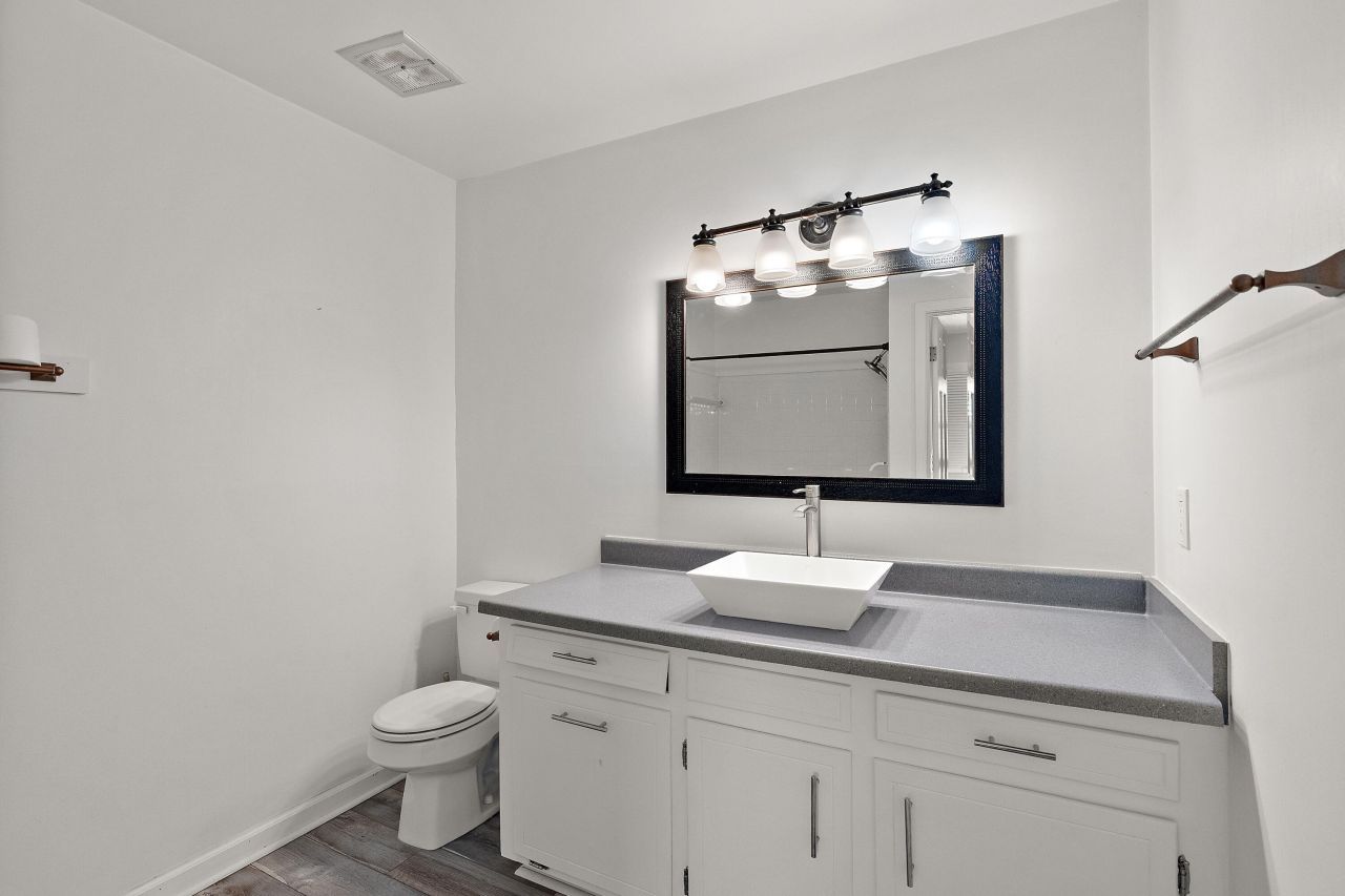 963 Cottingham Drive Photo 13