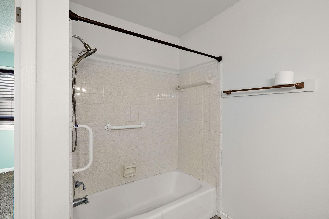 963 Cottingham Drive Photo 14