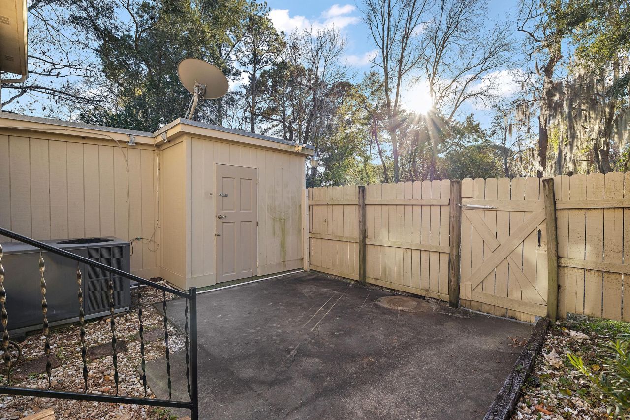 963 Cottingham Drive Photo 15