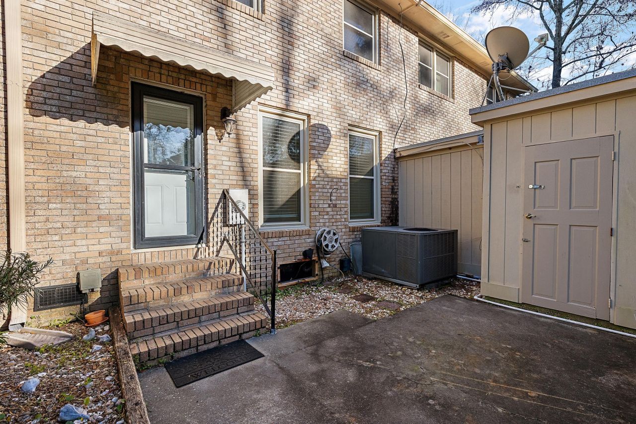 963 Cottingham Drive Photo 16