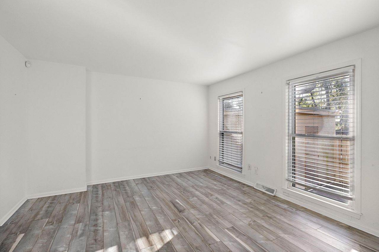 963 Cottingham Drive Photo 4