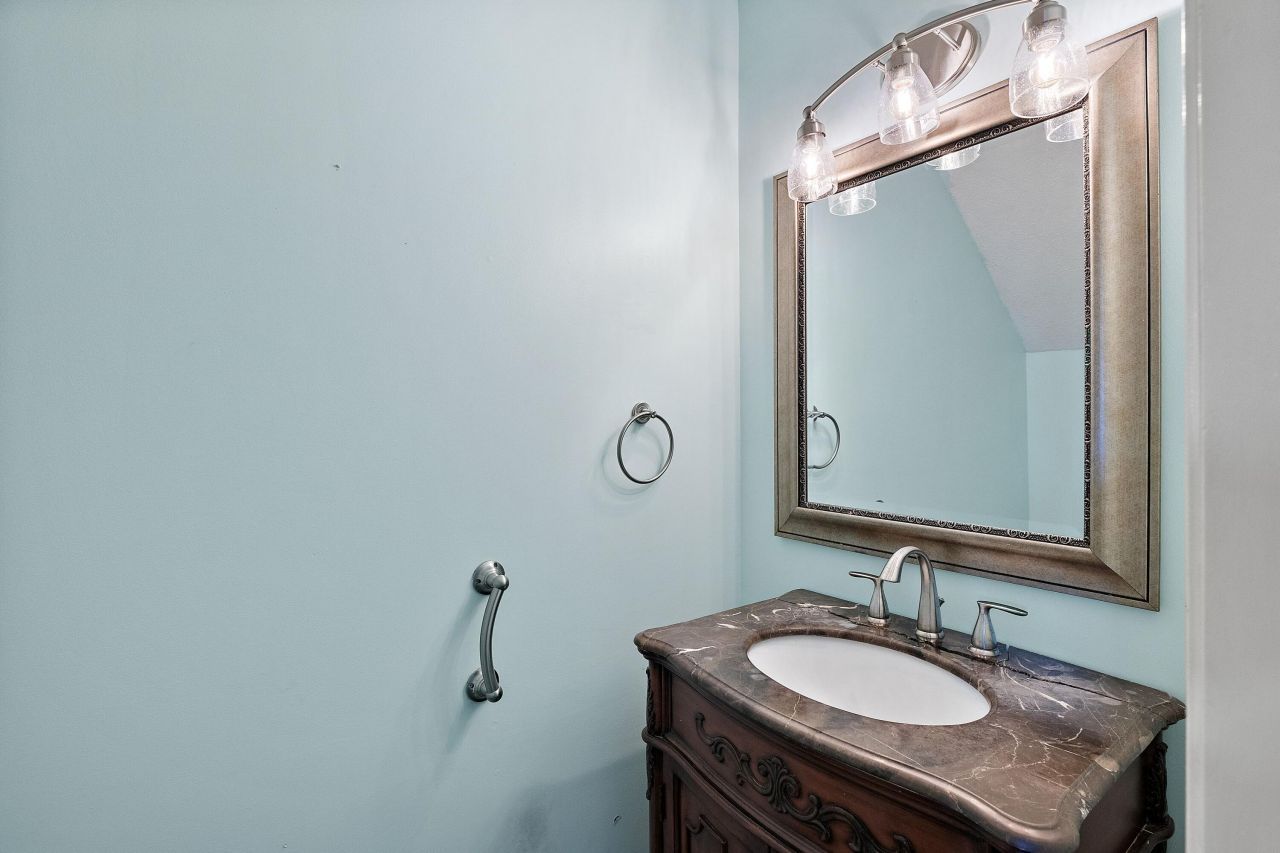 963 Cottingham Drive Photo 7