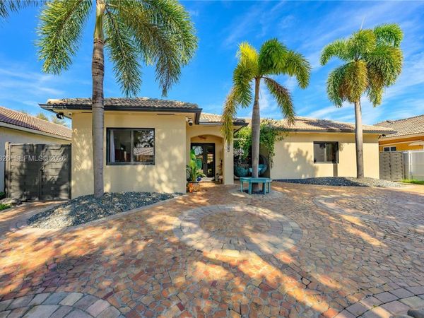 8935 NW 164th St, Miami Lakes, FL 33018