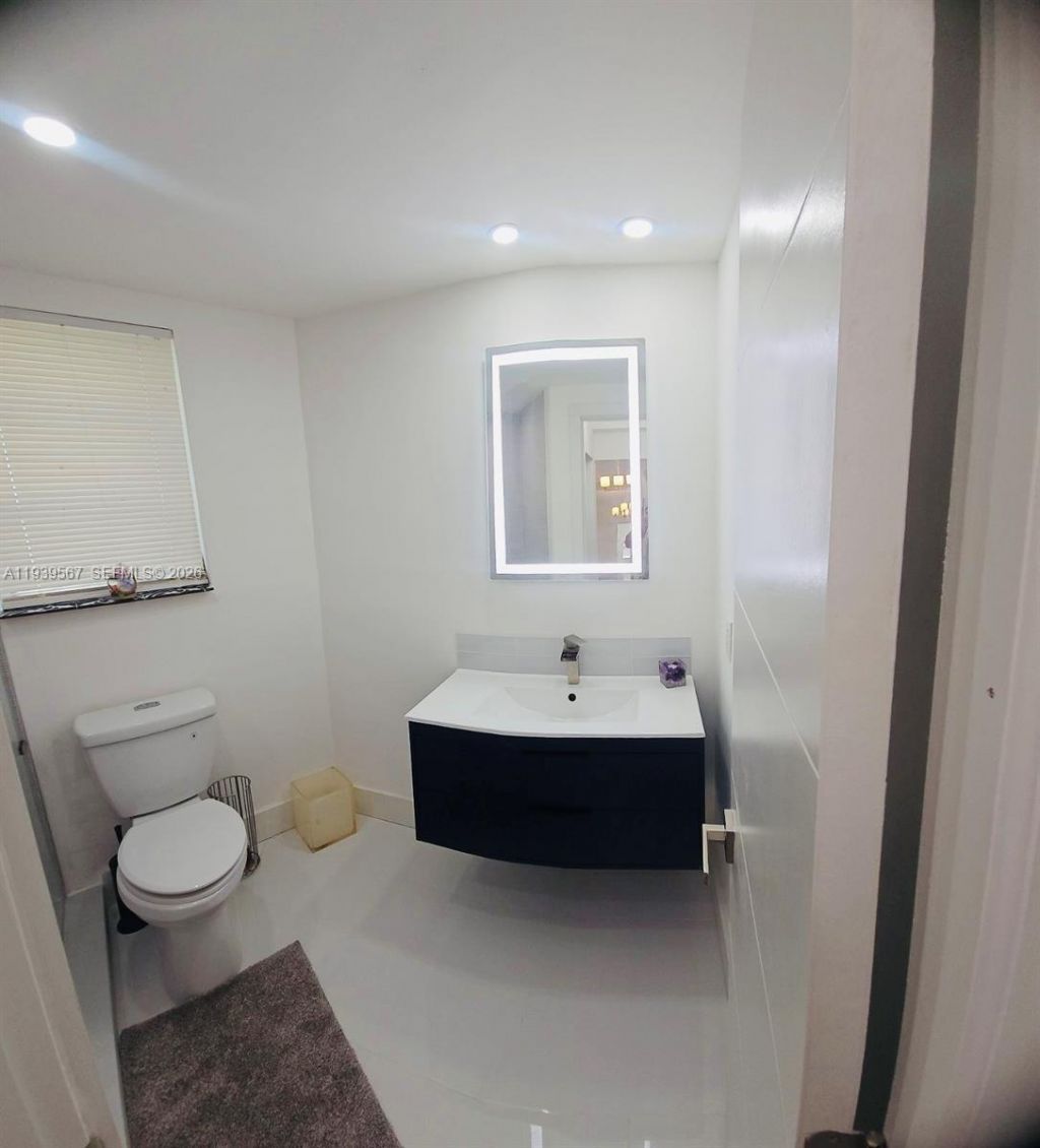 18740 NE 18th Ave , Unit 142, Miami, FL 33179 Photo