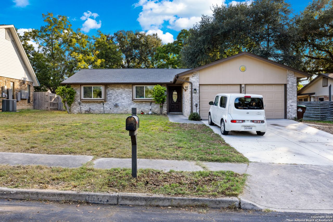 6206 Sun Dial, Leon Valley, TX 78238 Main Photo