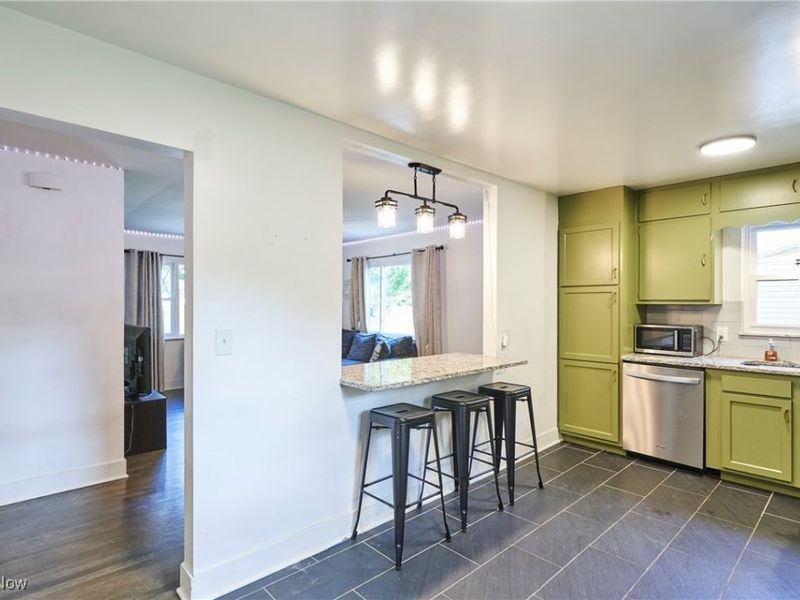 635 N Hawkins Avenue, Akron, OH 44313 Photo 11