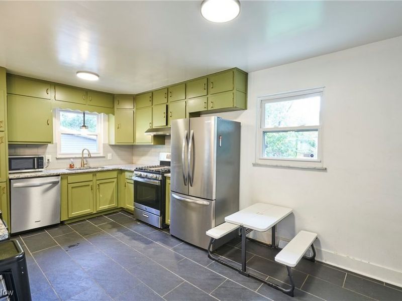 635 N Hawkins Avenue, Akron, OH 44313 Photo 12