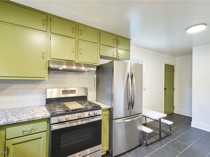 635 N Hawkins Avenue, Akron, OH 44313 Photo 13