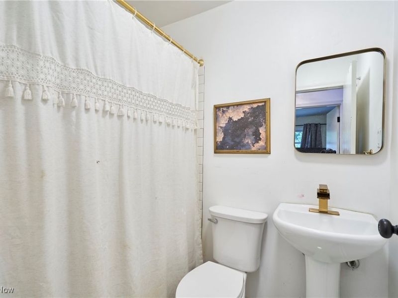 635 N Hawkins Avenue, Akron, OH 44313 Photo 16