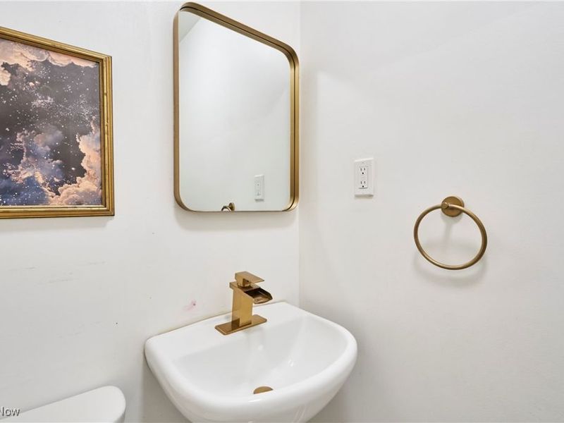 635 N Hawkins Avenue, Akron, OH 44313 Photo 18