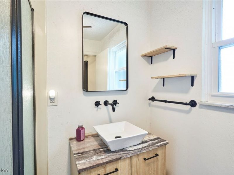 635 N Hawkins Avenue, Akron, OH 44313 Photo 22