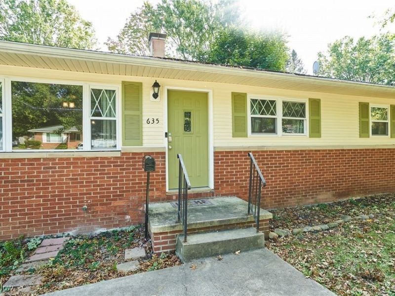 635 N Hawkins Avenue, Akron, OH 44313 Photo 3