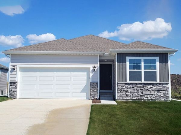 5709 153rd Street, Urbandale, IA 50111