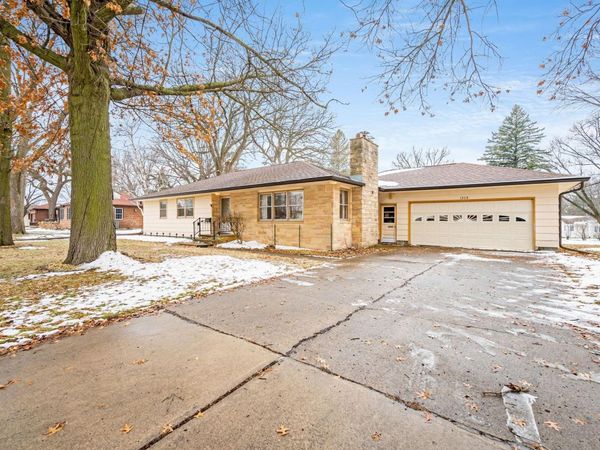 1228 S Ramsey Street, Blue Earth, MN 56013