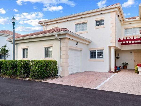 512 7th Square, Unit 101, Vero Beach, FL 32962