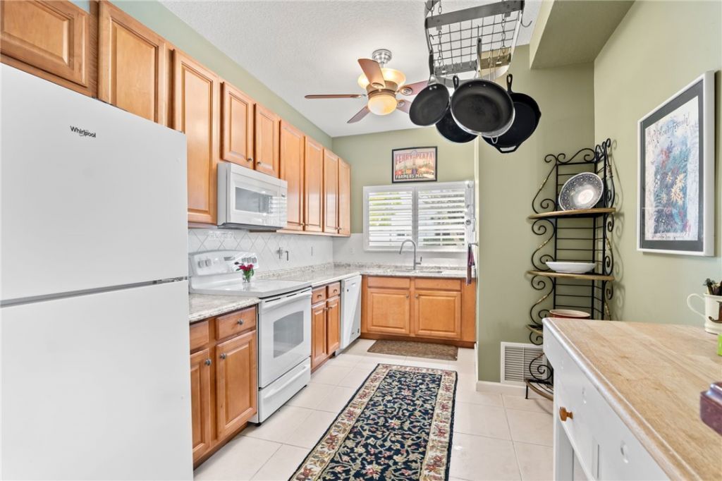 512 7th Square, Unit 101, Vero Beach, FL 32962 Photo