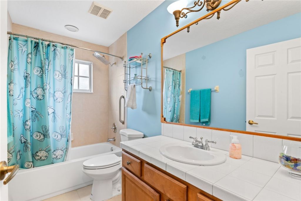 512 7th Square, Unit 101, Vero Beach, FL 32962 Photo