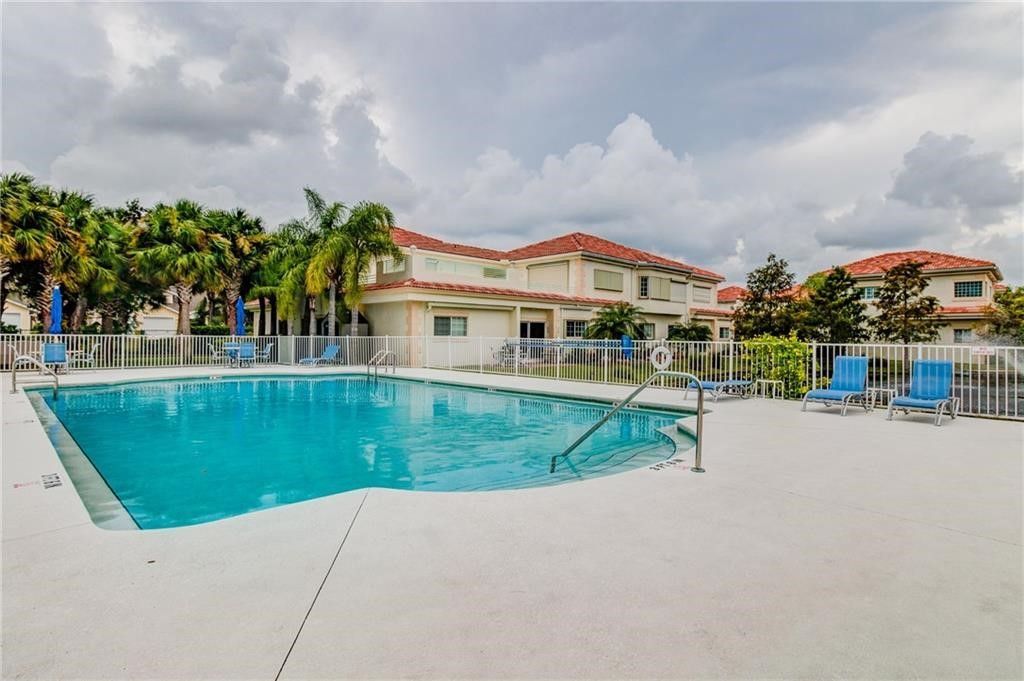 512 7th Square, Unit 101, Vero Beach, FL 32962 Photo