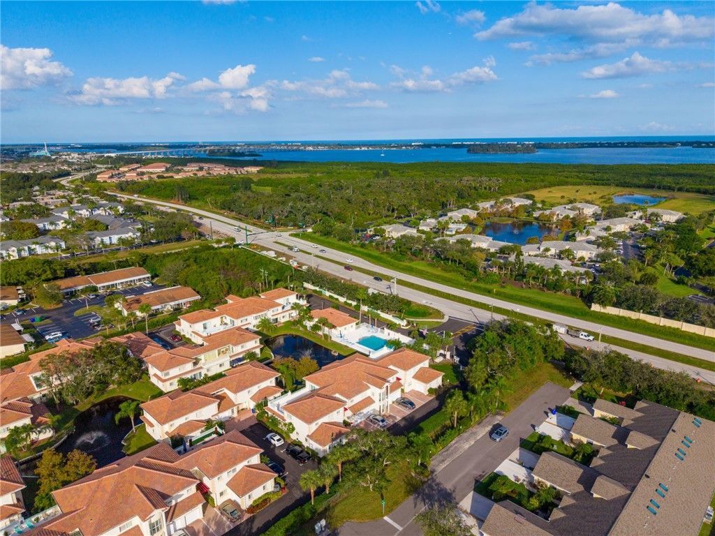 512 7th Square, Unit 101, Vero Beach, FL 32962 Photo