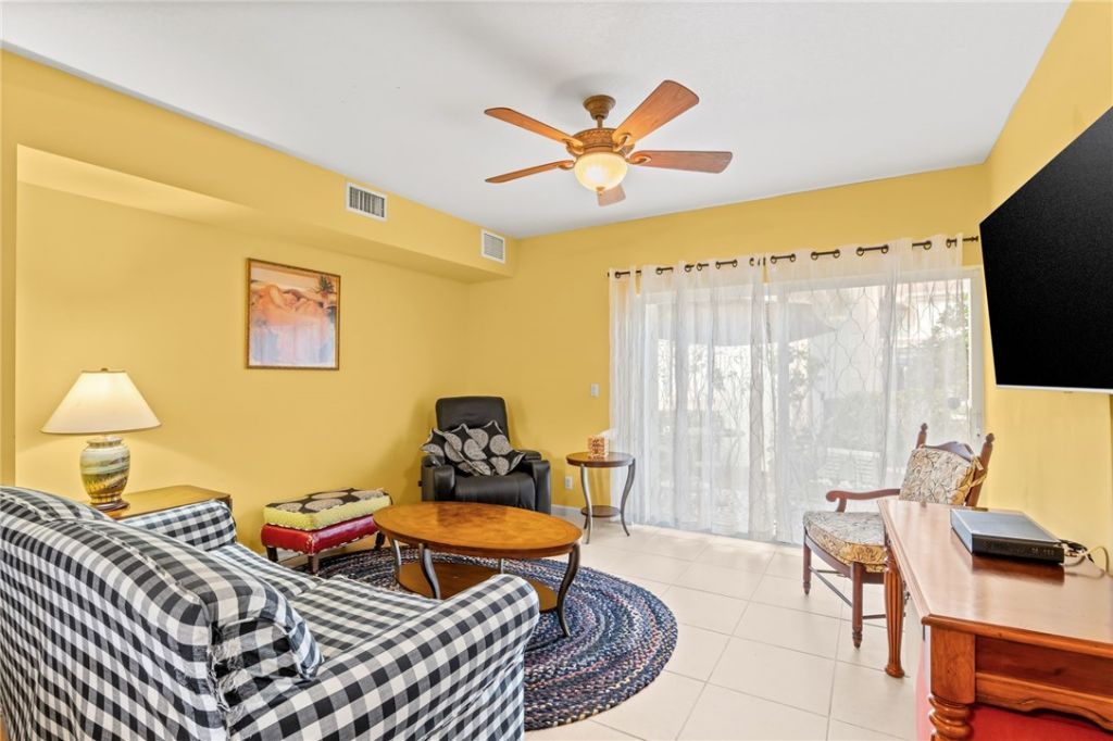 512 7th Square, Unit 101, Vero Beach, FL 32962 Photo