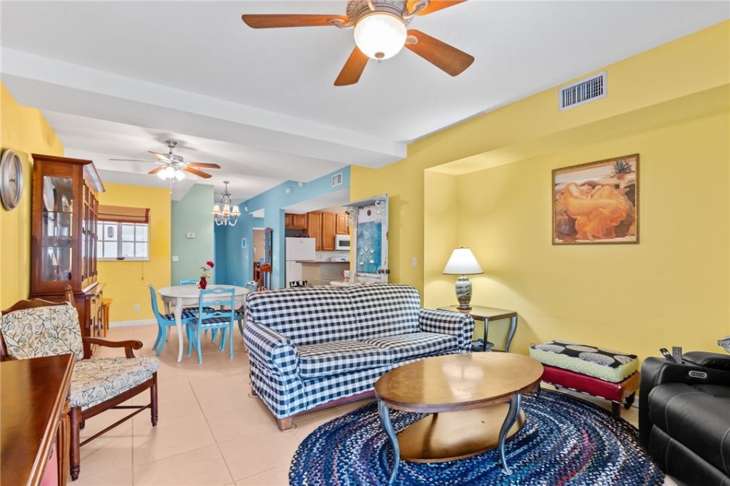 512 7th Square, Unit 101, Vero Beach, FL 32962 Photo