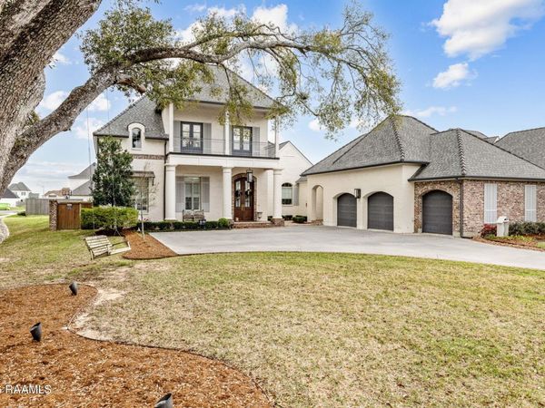 101 Kingfisher Drive , Lafayette, LA 70508