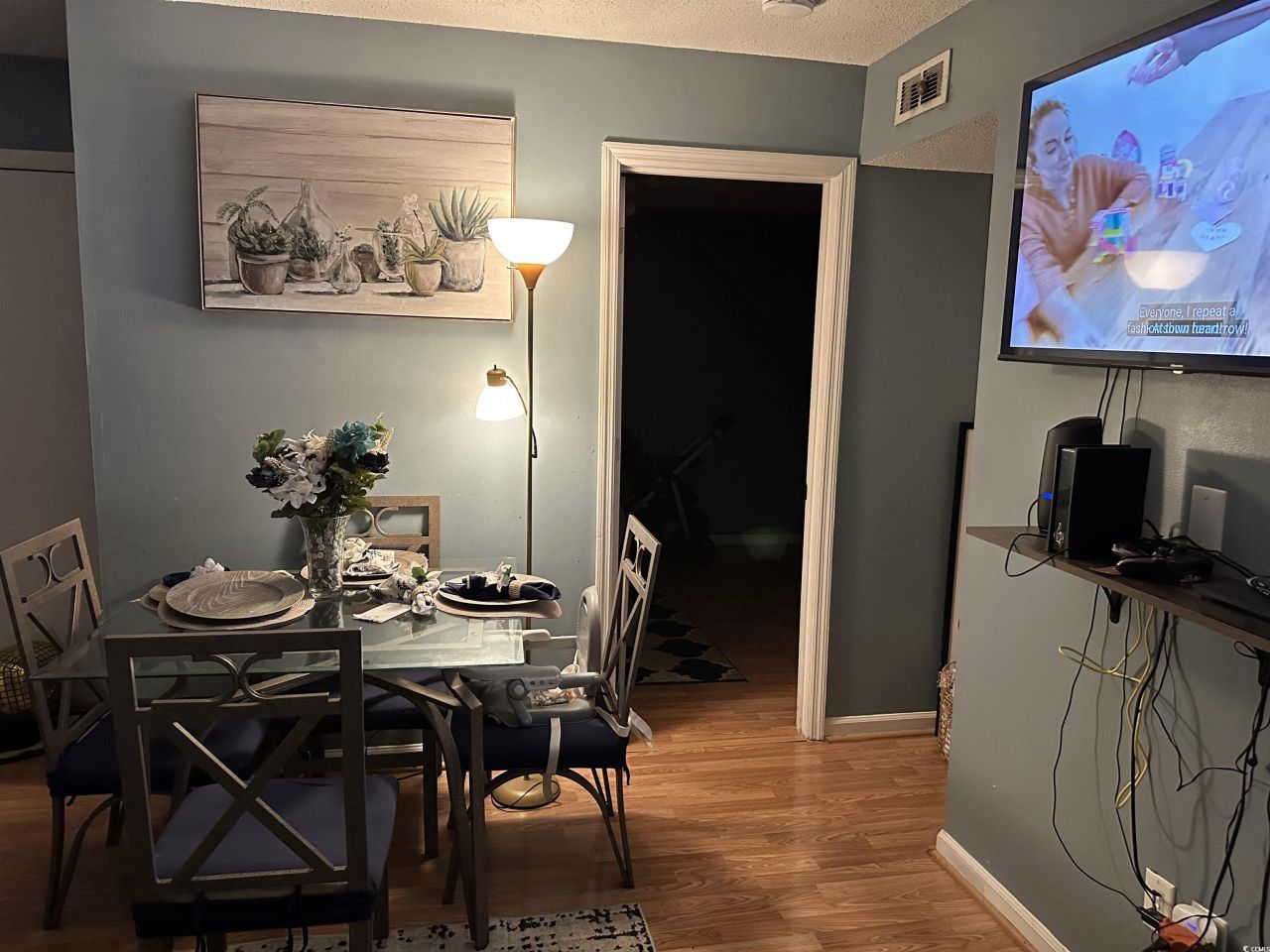 2005 Greens Blvd. Photo 5