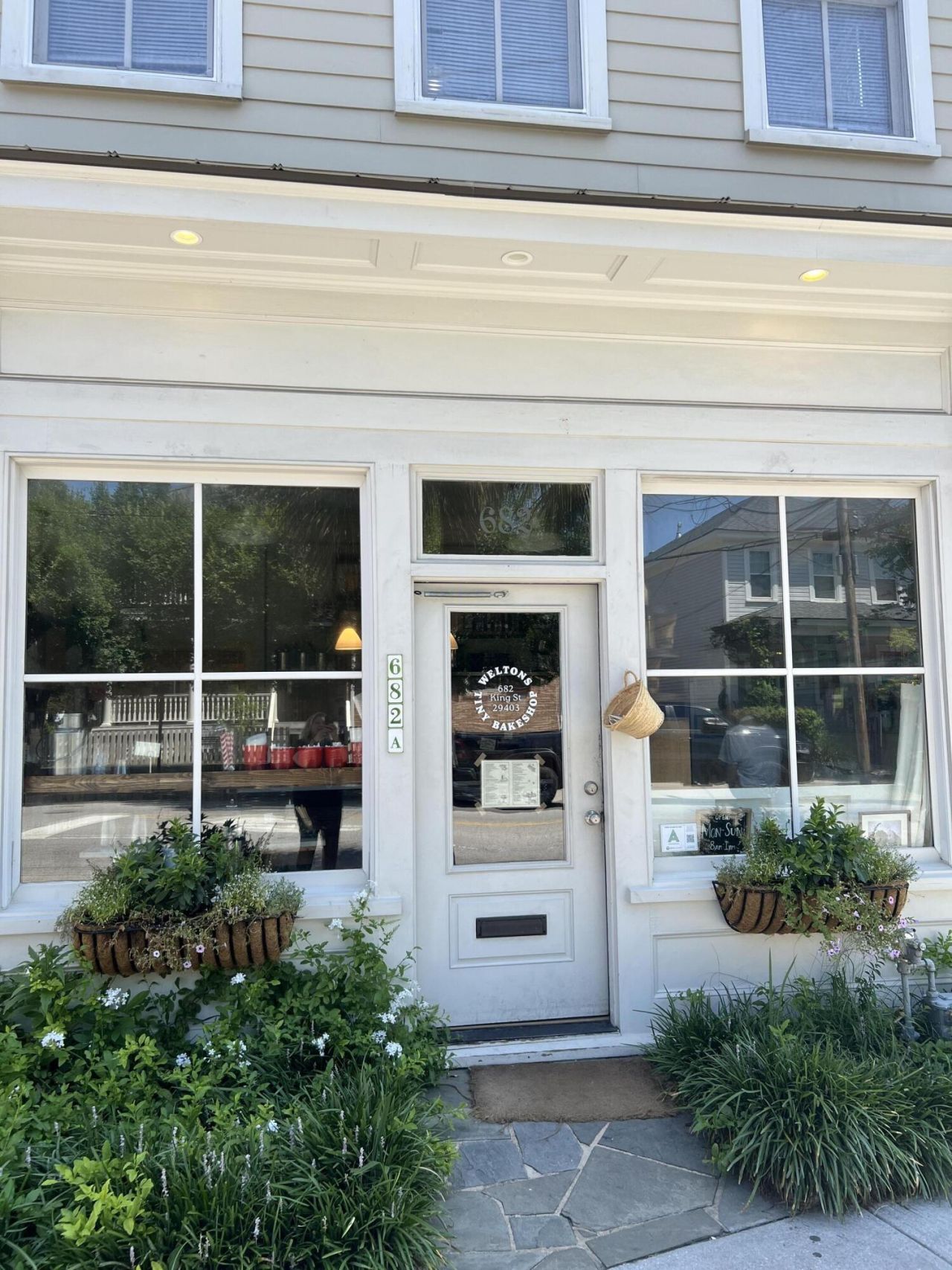 680 King Street Photo 17