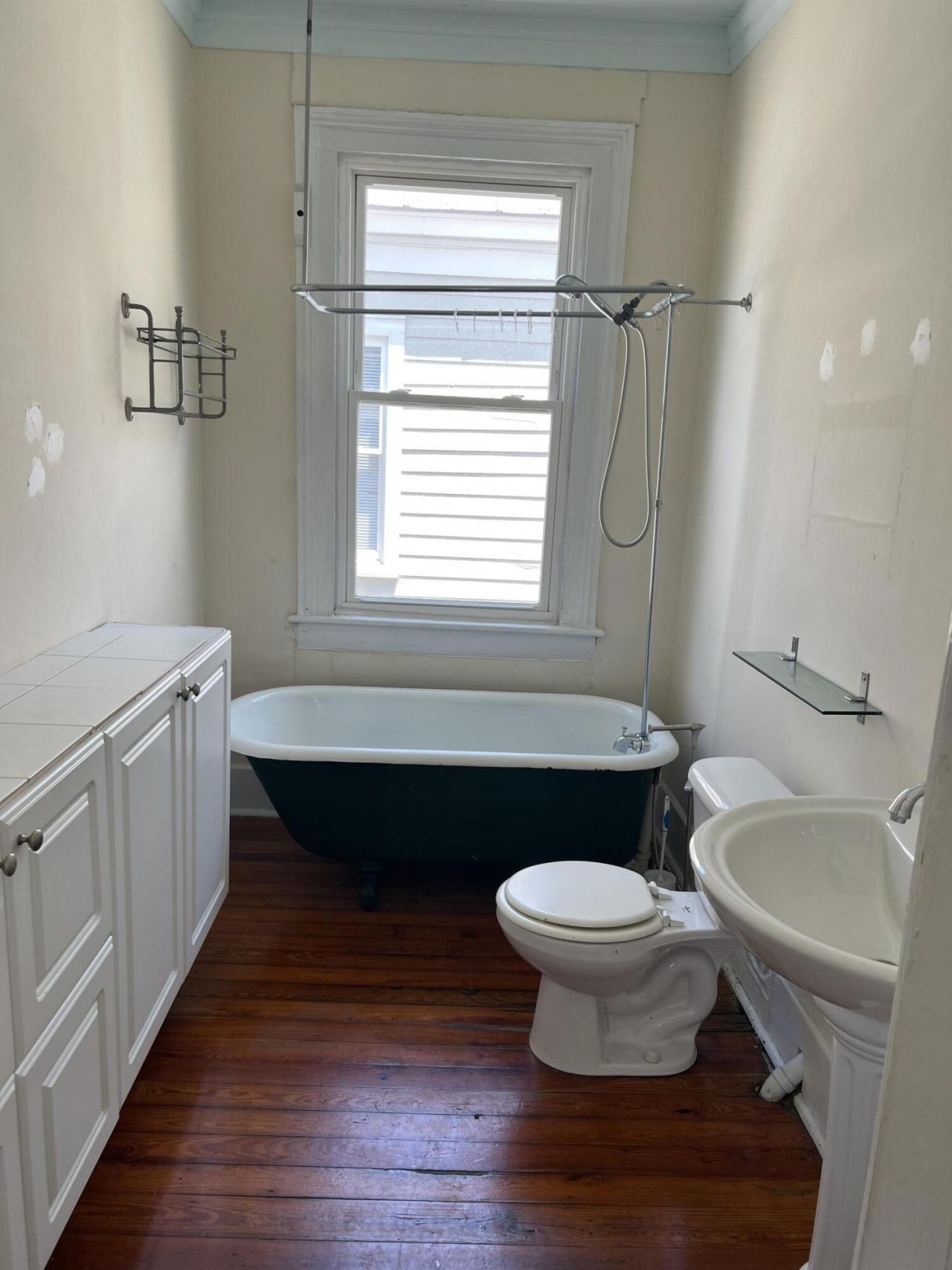 680 King Street Photo 25