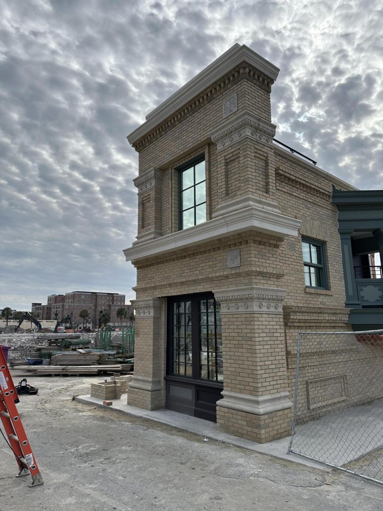 680 King Street Photo 30