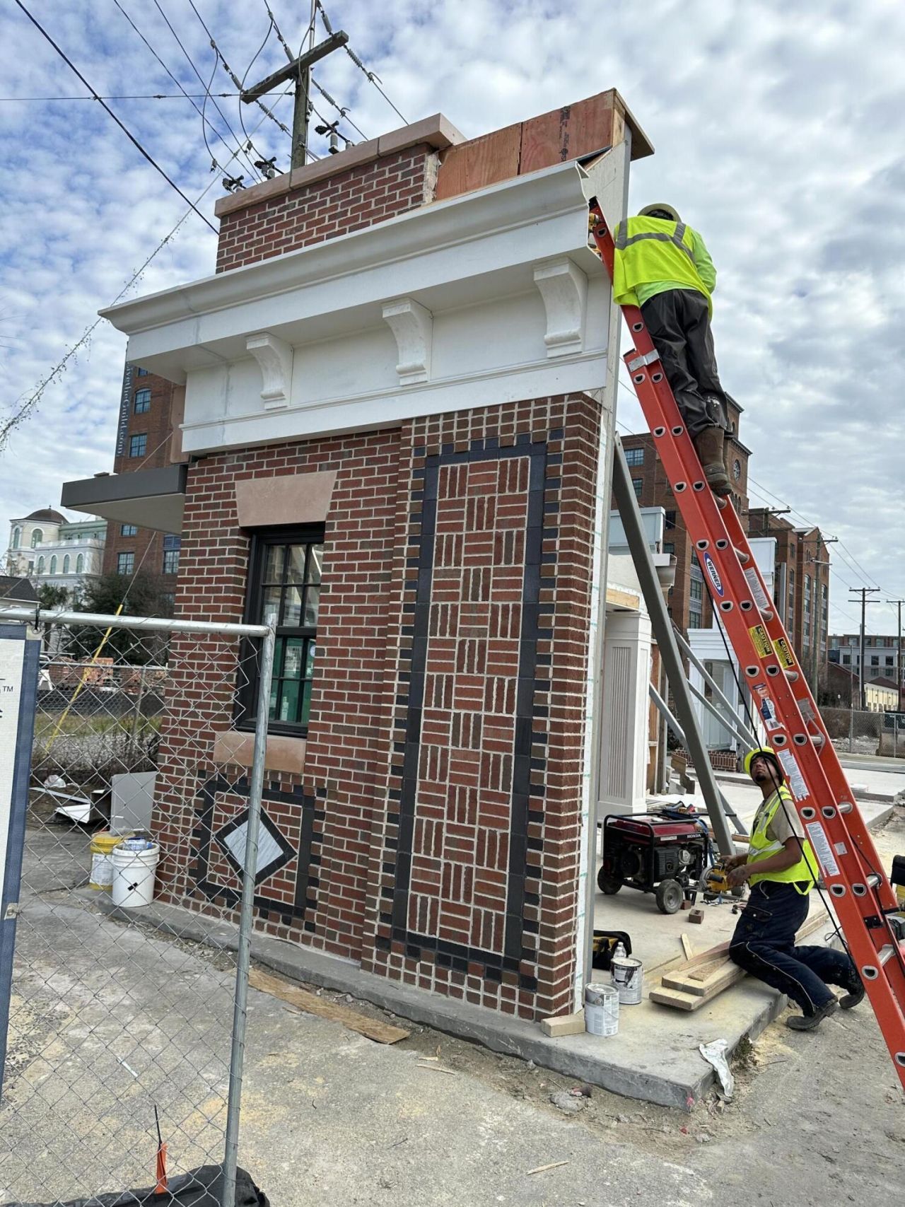 680 King Street Photo 31